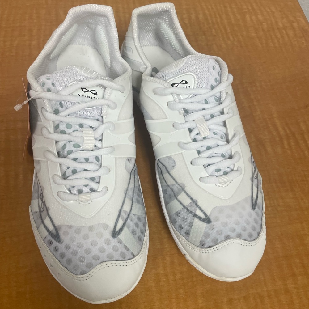 NFINITY CHEER SHOES  (VENGEANCE)  CHEER Shoes New in Box 9.5 W